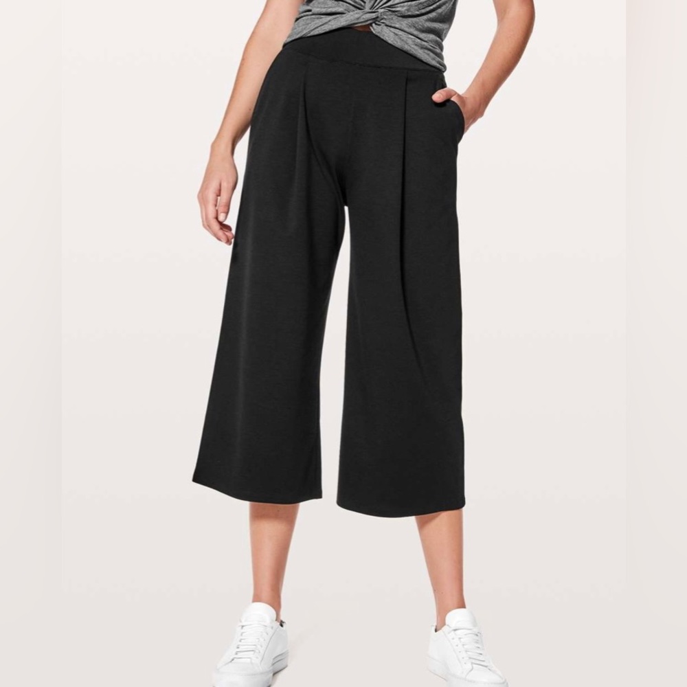 Lululemon Can You Feel The Pleat Crop *21" - Like New - Size 6